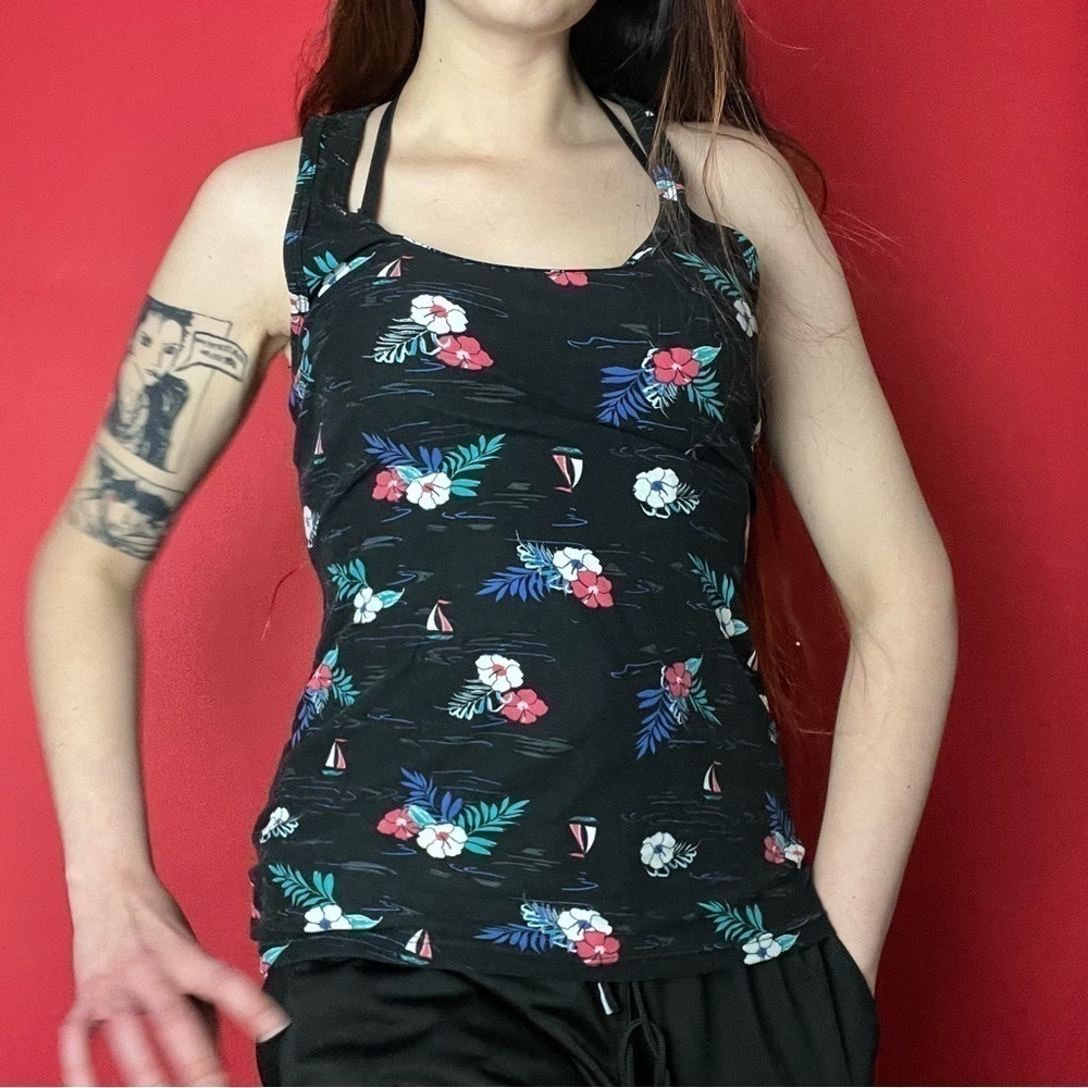 Floral tank top with sailboats 💙💕